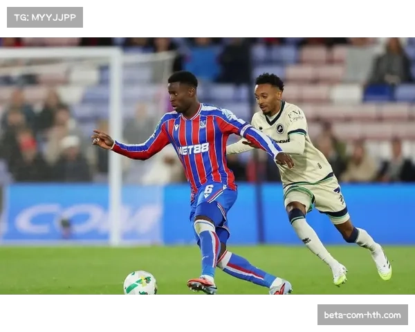 格伊中途被换下引关注,水晶宫后卫线轮换应对密集赛程